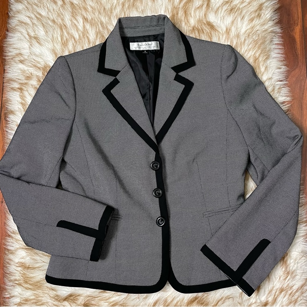 Tahari notched collar suit jacket. NWOT